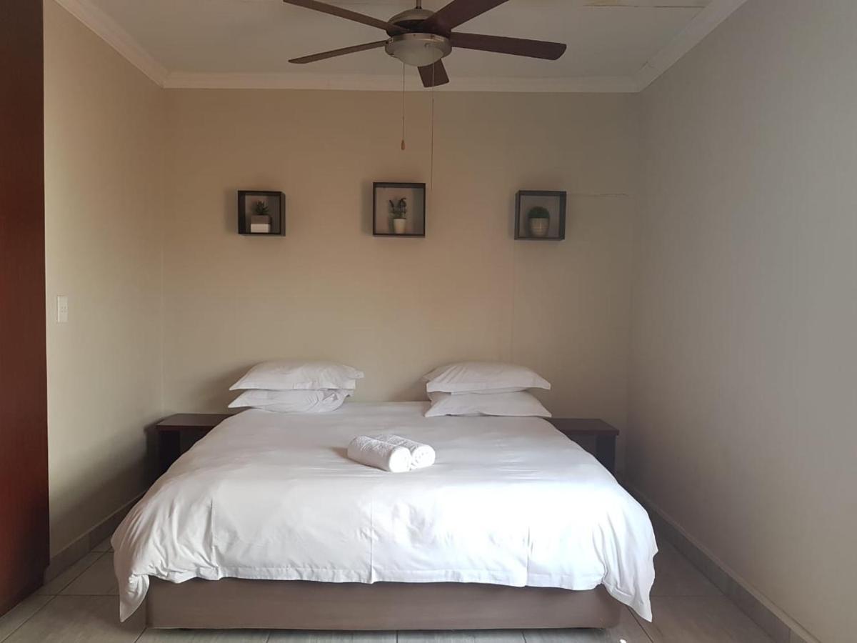 Private Apartments & Biz Stays Pretoria-Noord Exteriör bild
