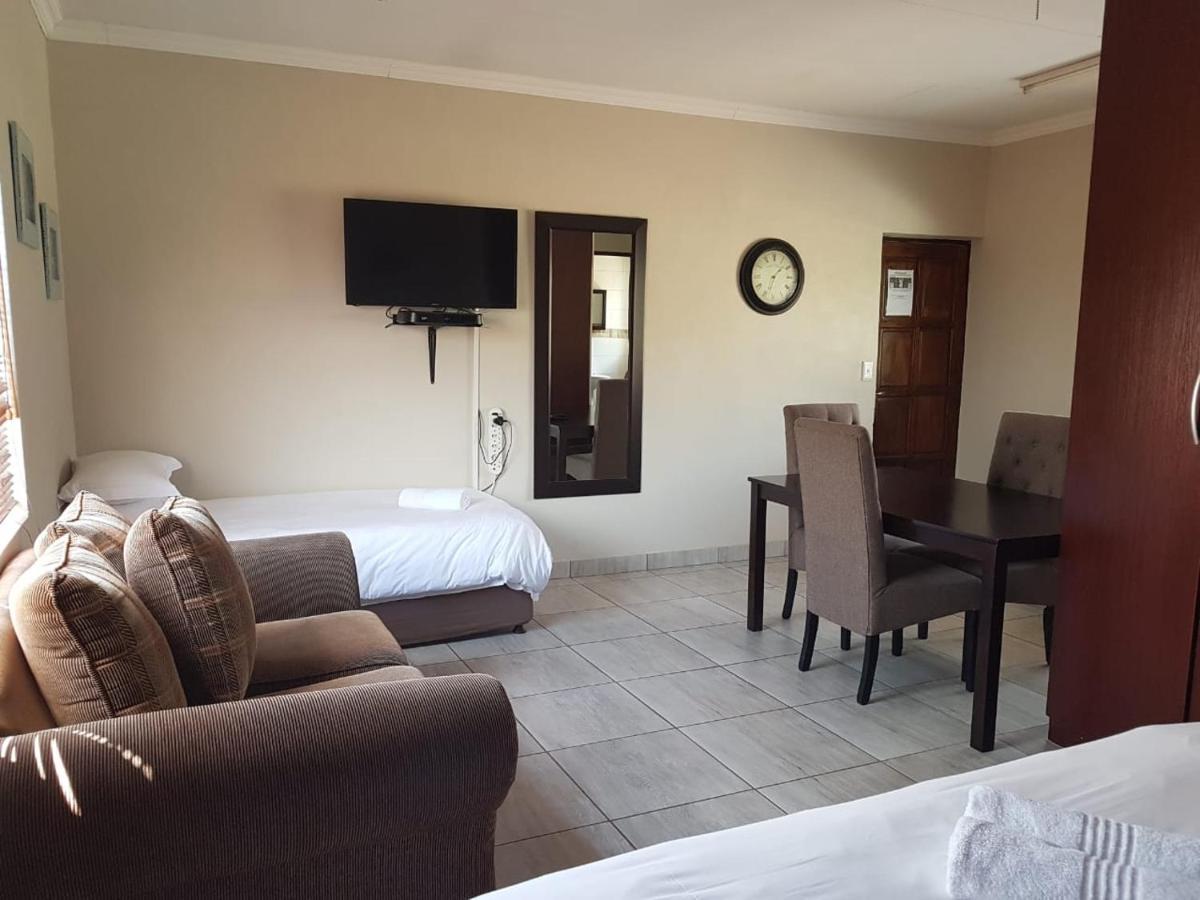 Private Apartments & Biz Stays Pretoria-Noord Exteriör bild