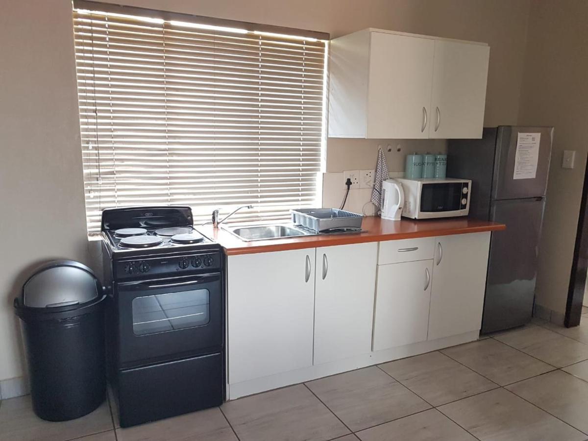 Private Apartments & Biz Stays Pretoria-Noord Exteriör bild
