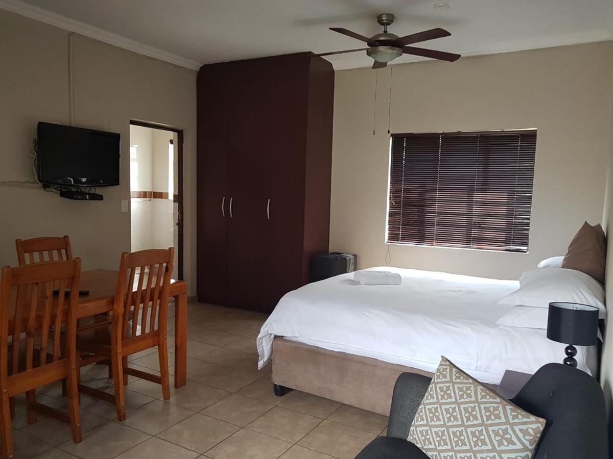 Private Apartments & Biz Stays Pretoria-Noord Exteriör bild