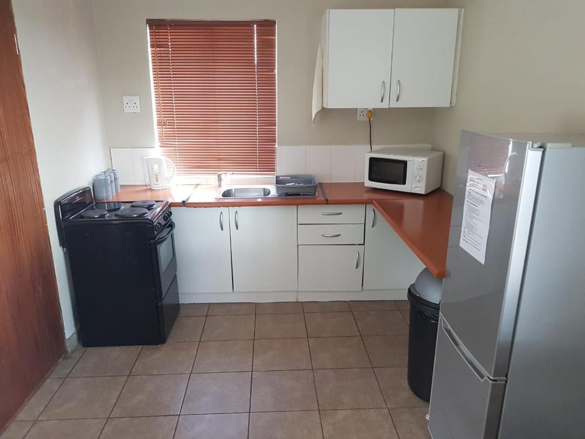 Private Apartments & Biz Stays Pretoria-Noord Exteriör bild