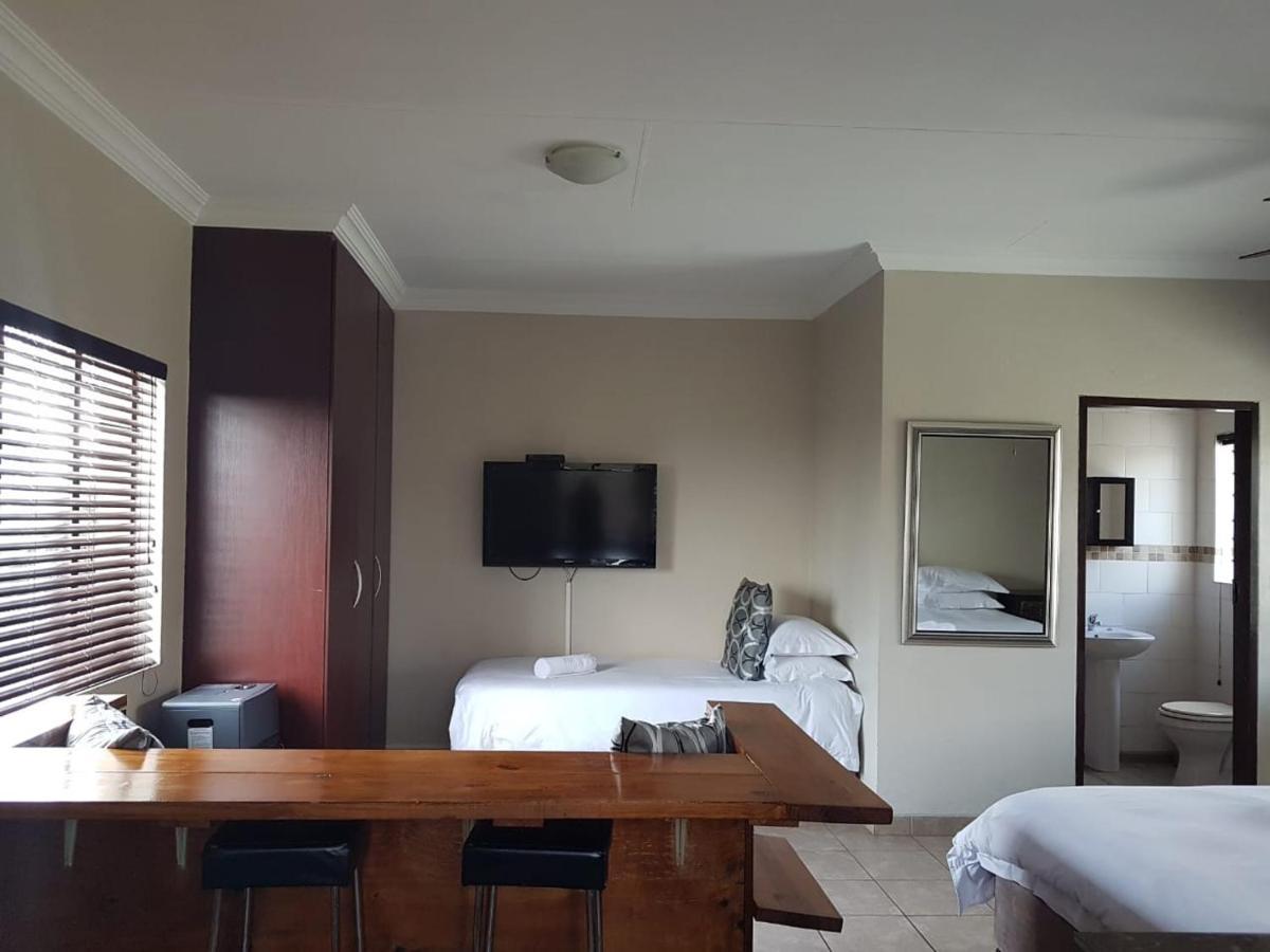Private Apartments & Biz Stays Pretoria-Noord Exteriör bild