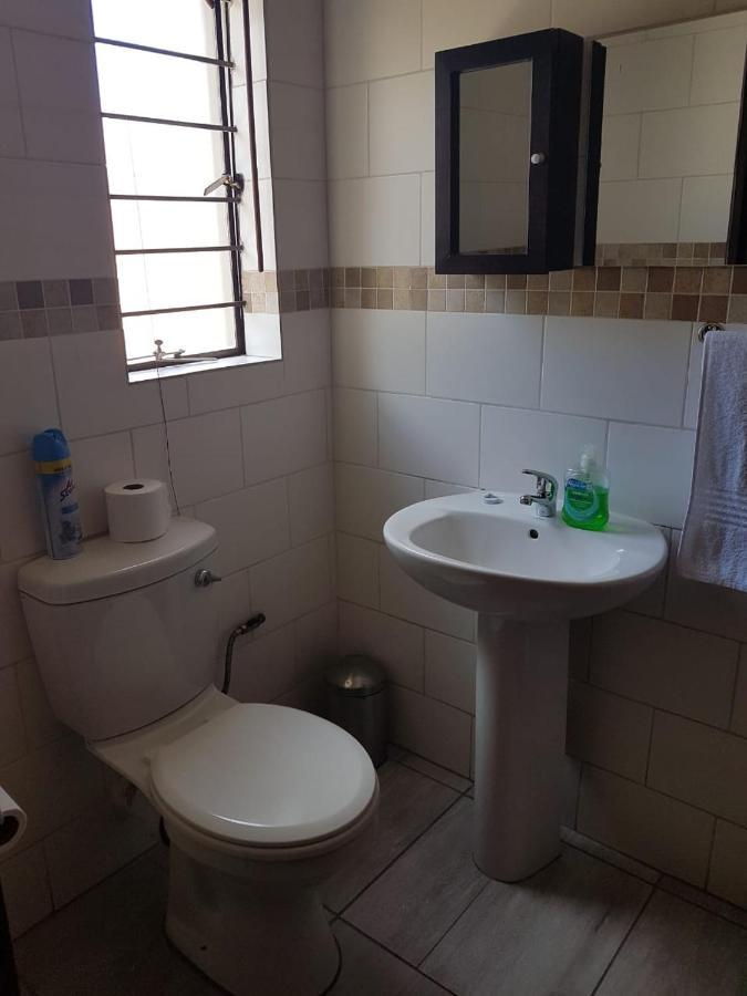 Private Apartments & Biz Stays Pretoria-Noord Exteriör bild