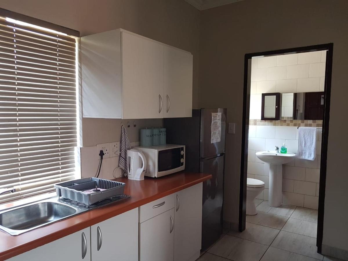 Private Apartments & Biz Stays Pretoria-Noord Exteriör bild