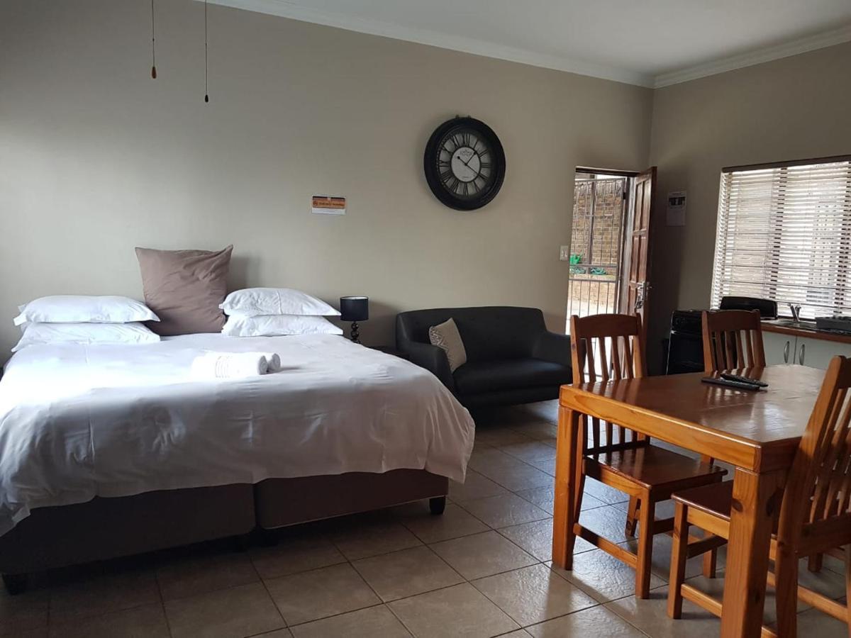 Private Apartments & Biz Stays Pretoria-Noord Exteriör bild