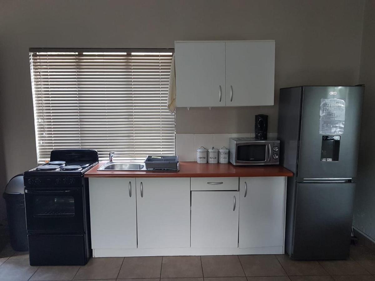 Private Apartments & Biz Stays Pretoria-Noord Exteriör bild