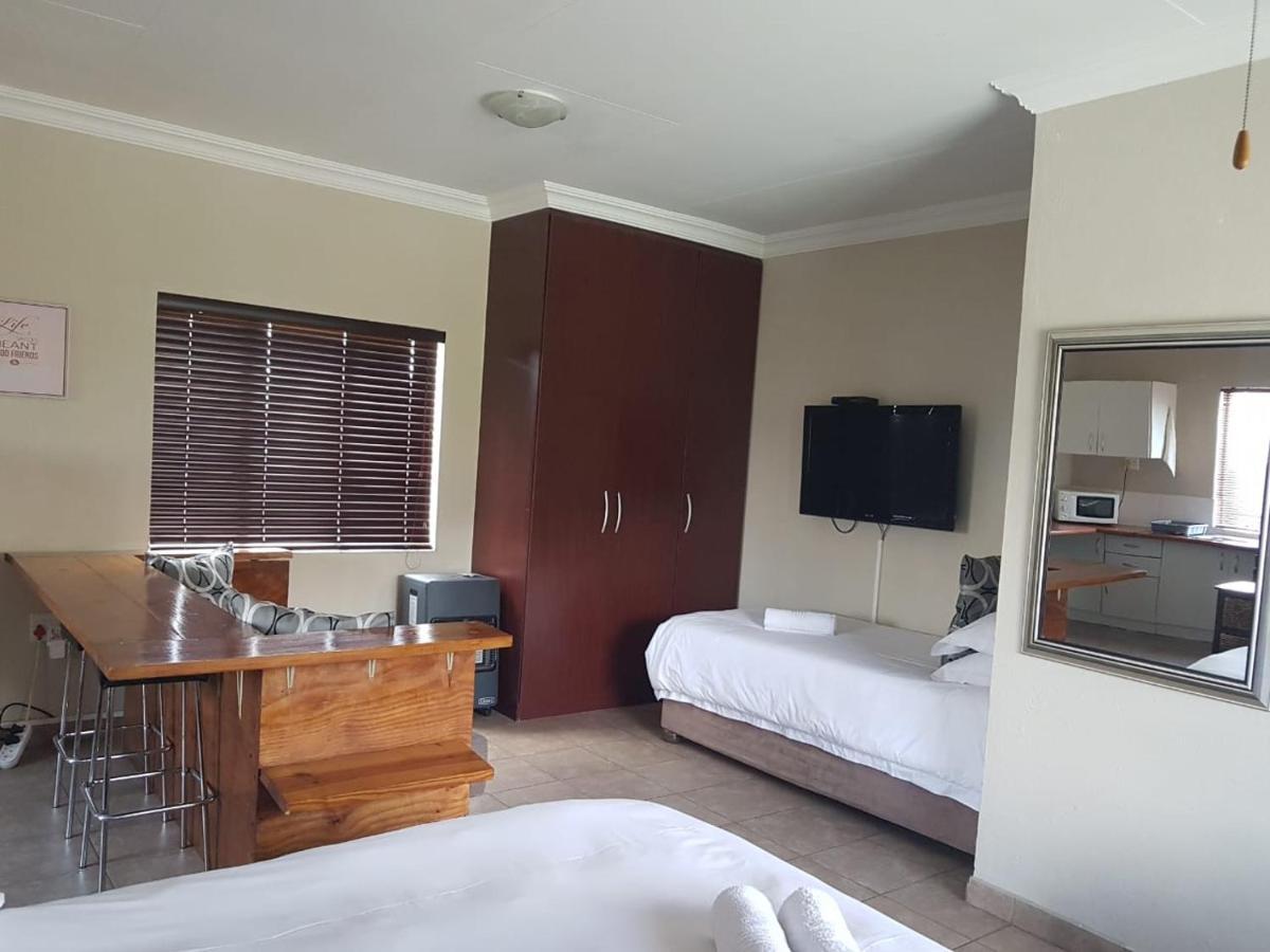 Private Apartments & Biz Stays Pretoria-Noord Exteriör bild
