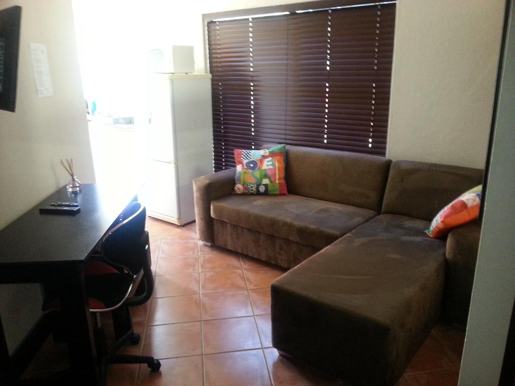 Private Apartments & Biz Stays Pretoria-Noord Exteriör bild