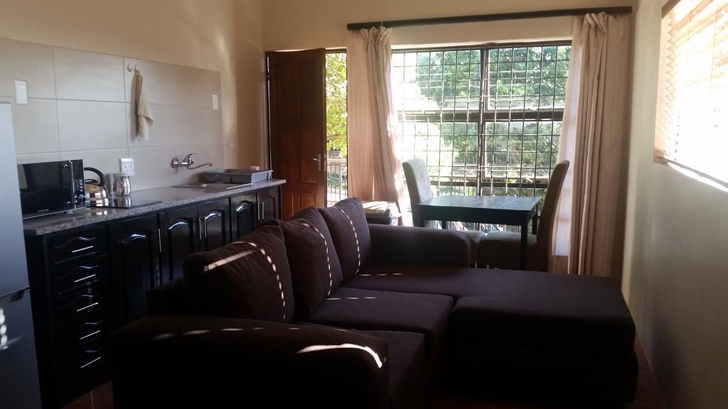 Private Apartments & Biz Stays Pretoria-Noord Exteriör bild