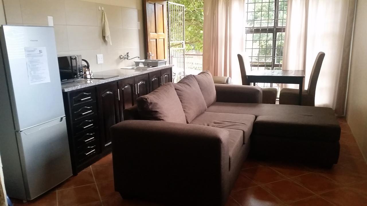 Private Apartments & Biz Stays Pretoria-Noord Exteriör bild