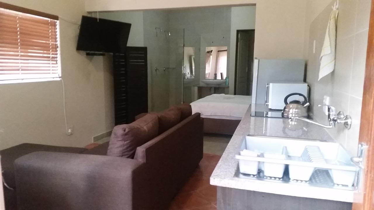 Private Apartments & Biz Stays Pretoria-Noord Exteriör bild