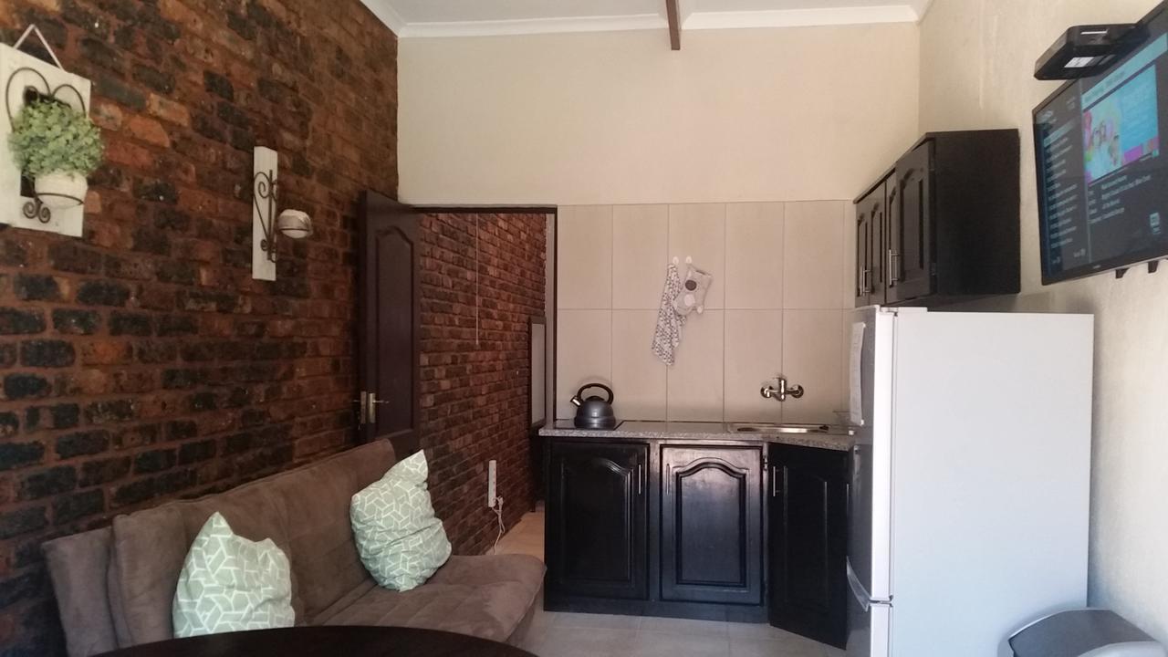 Private Apartments & Biz Stays Pretoria-Noord Exteriör bild
