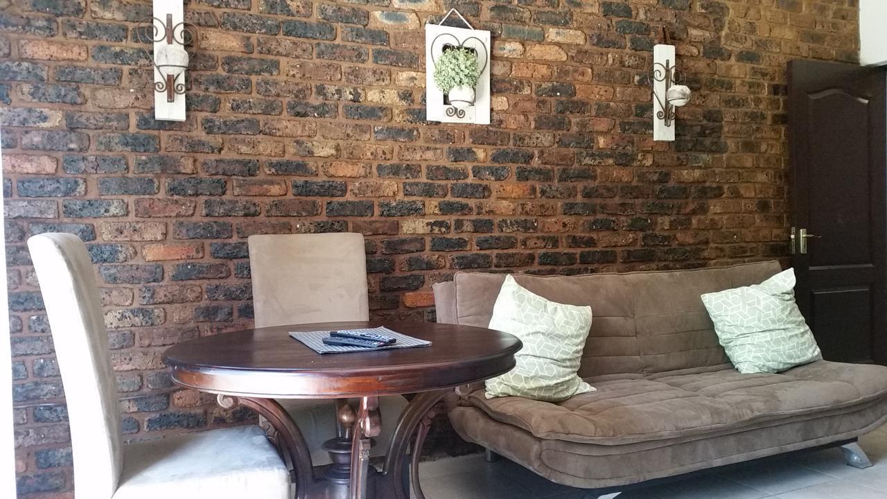 Private Apartments & Biz Stays Pretoria-Noord Exteriör bild