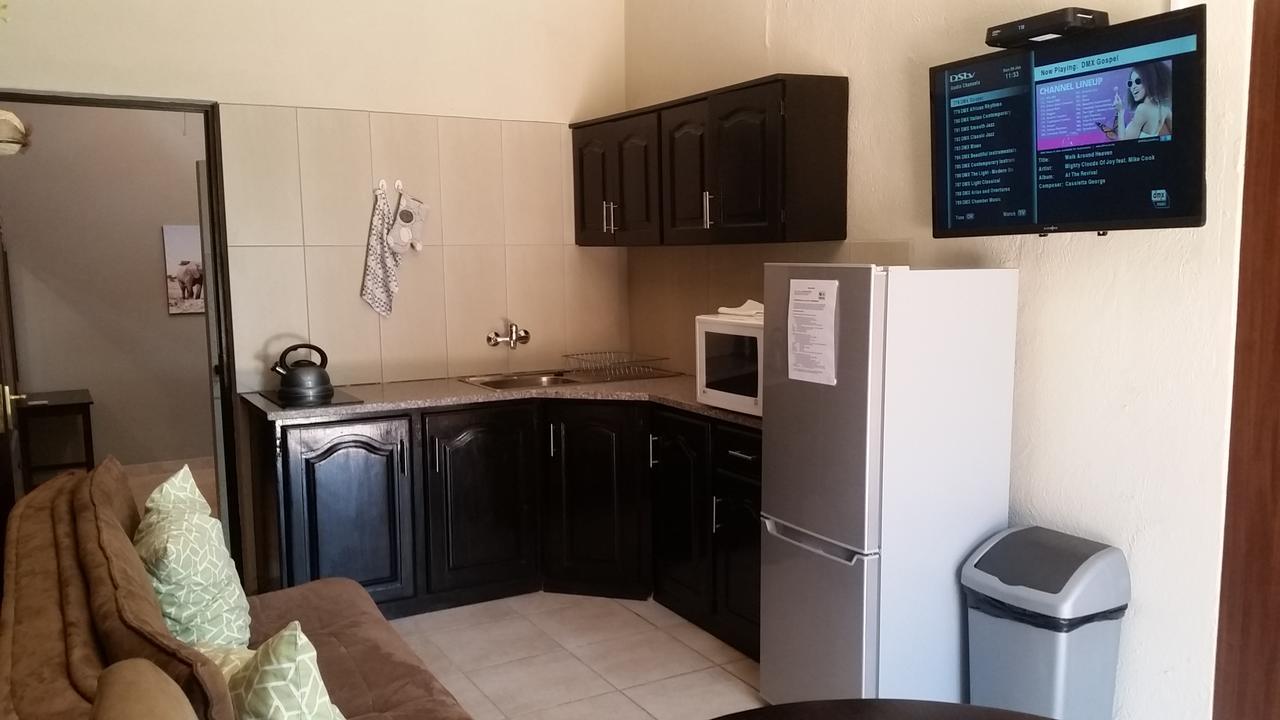 Private Apartments & Biz Stays Pretoria-Noord Exteriör bild