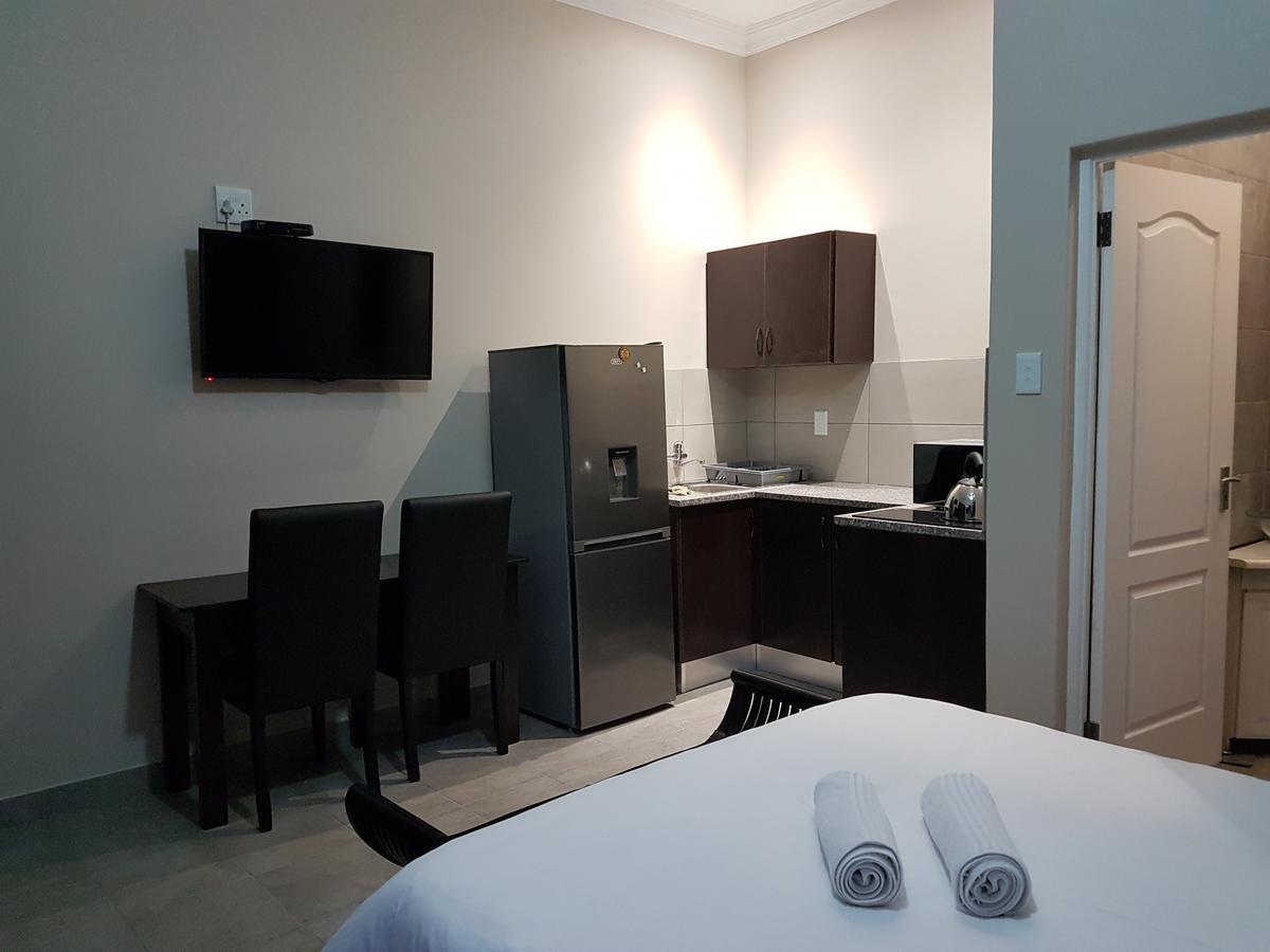 Private Apartments & Biz Stays Pretoria-Noord Exteriör bild