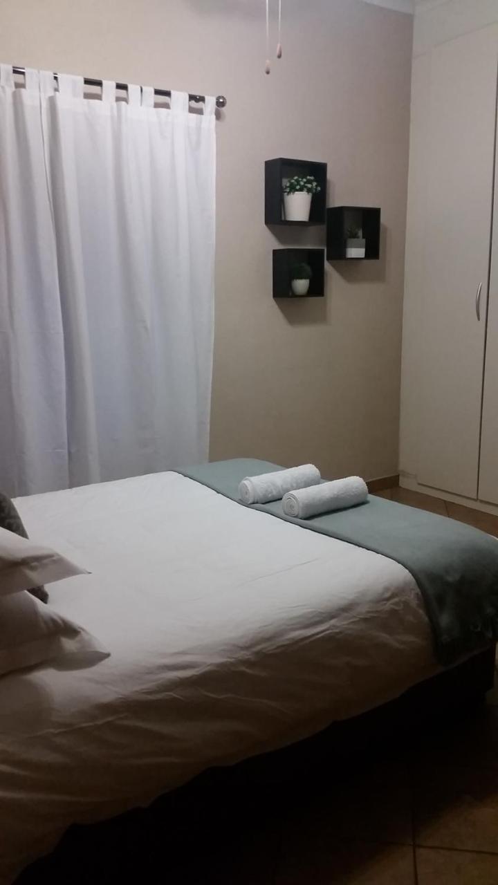Private Apartments & Biz Stays Pretoria-Noord Exteriör bild