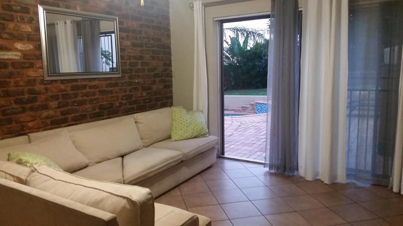 Private Apartments & Biz Stays Pretoria-Noord Exteriör bild